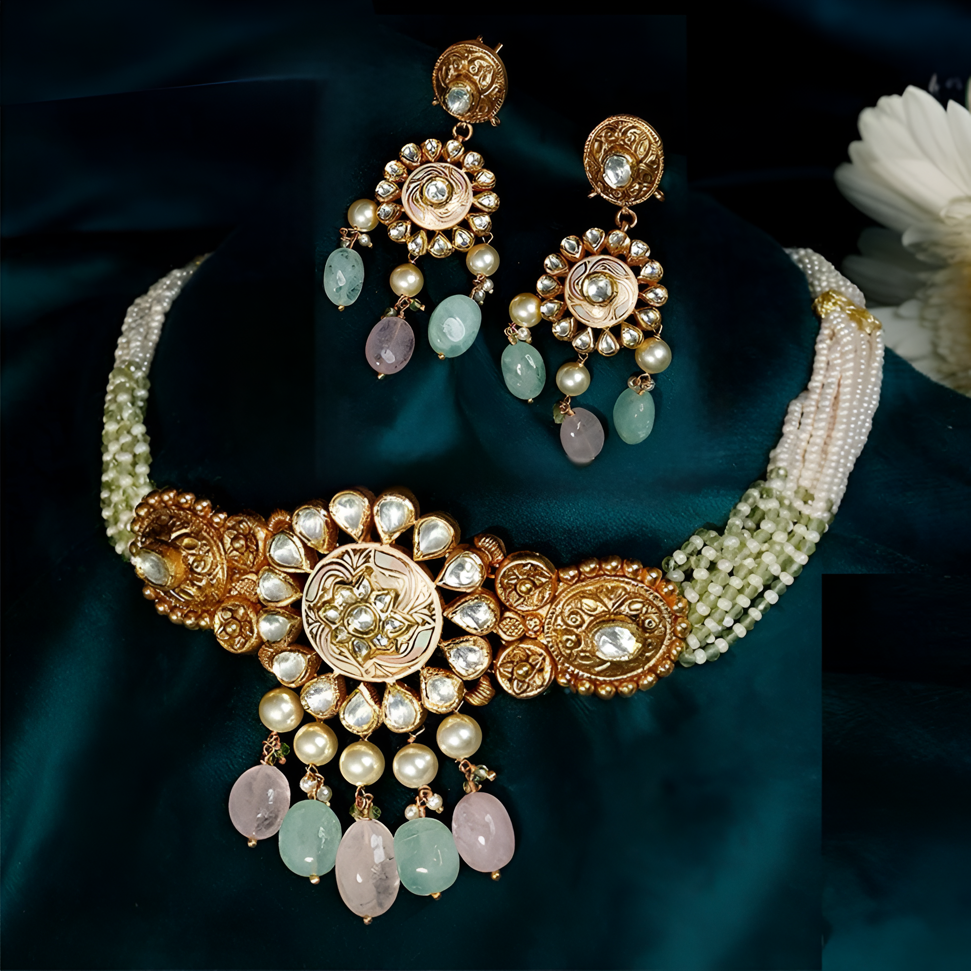 Golden elegance, Kundan perfection