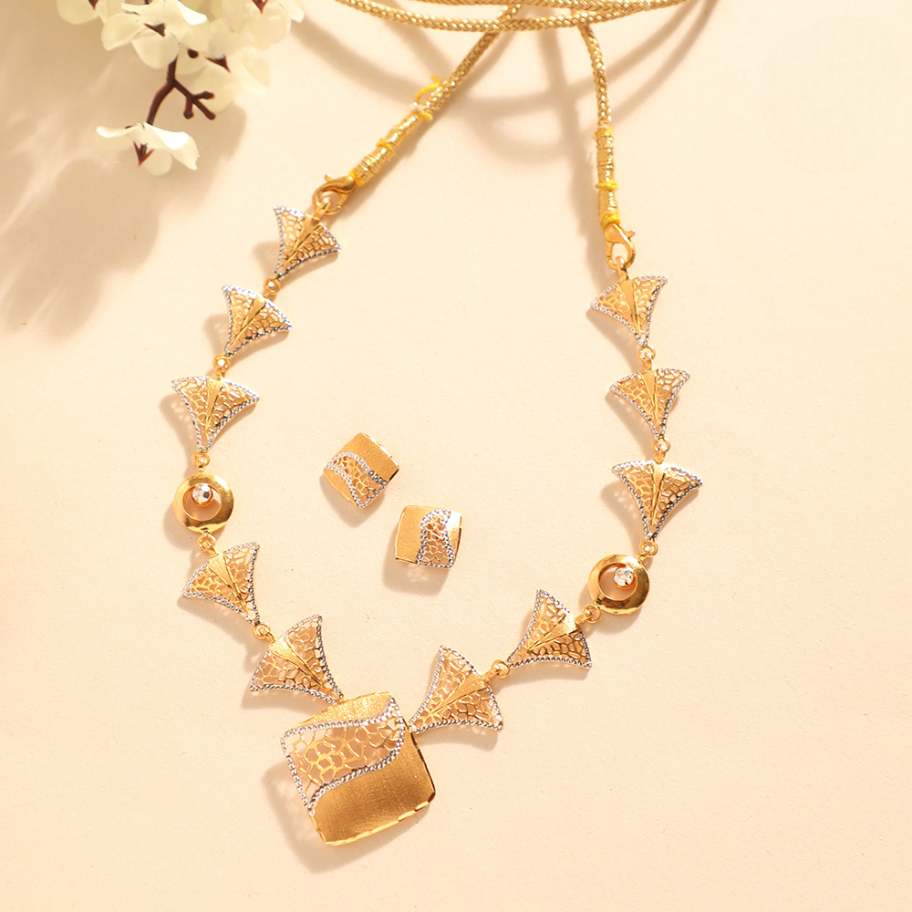 Dual-tone brilliance inspired by Italian artistry