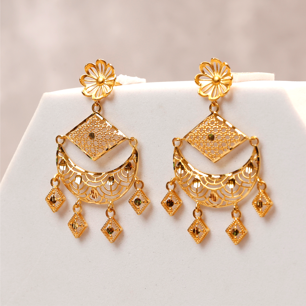 Feather-light elegance in every golden drop