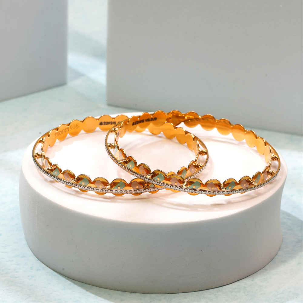 A graceful pick for festive moments and family gatherings