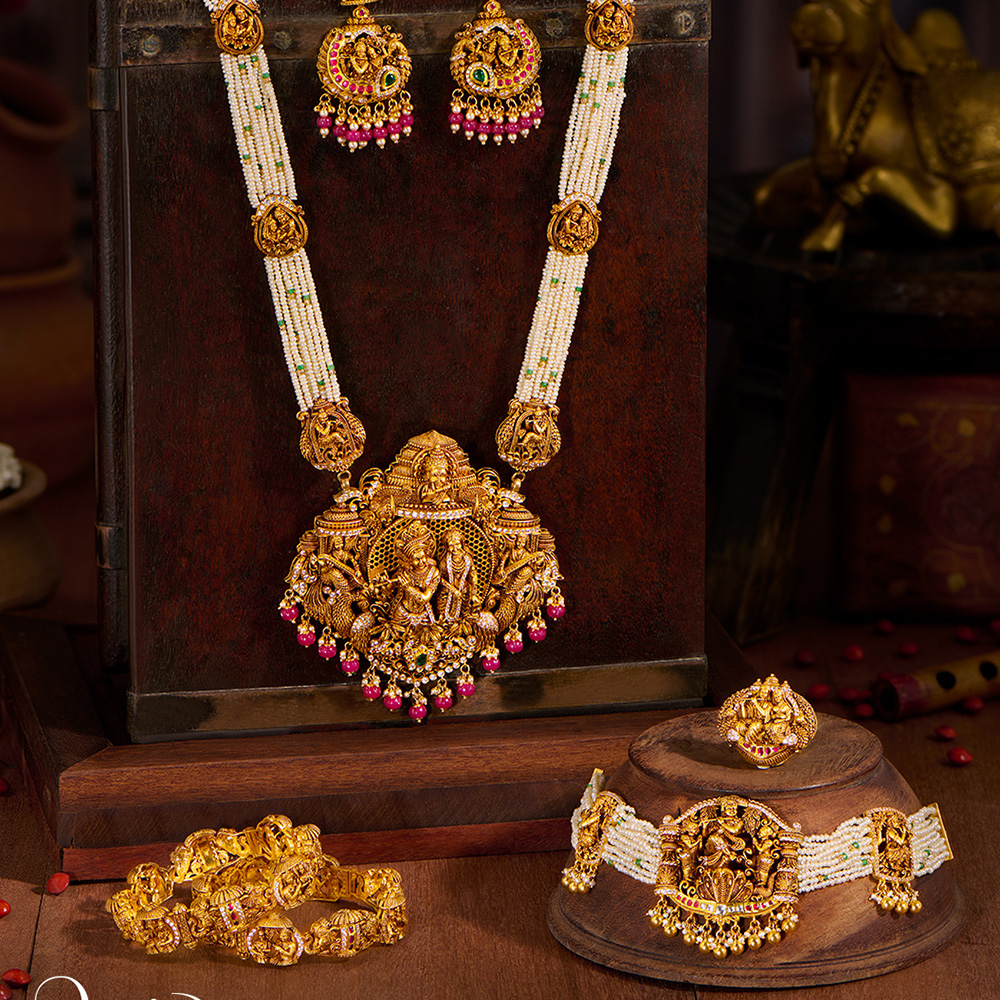 Shine with the aura of Divinity.